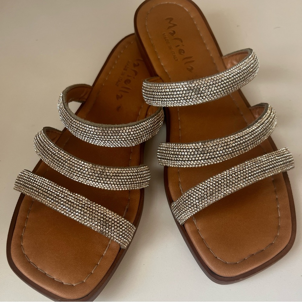 Made in Italy 🇮🇹 Mariella gold rhinestone sandals in size 7.5